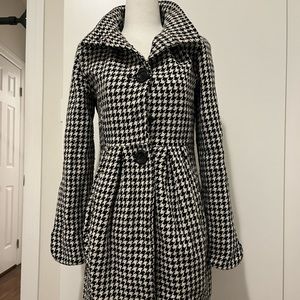 GORGEOUS VINTAGE HOUNDSTOOTH COAT LIMITED EDITION COLLAB W/ SARAH JESSICA PARKER